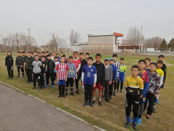 Дене шынықтыру " апталығына байланысты "Кіші футболдан" жарыс  ұйымдастырды.