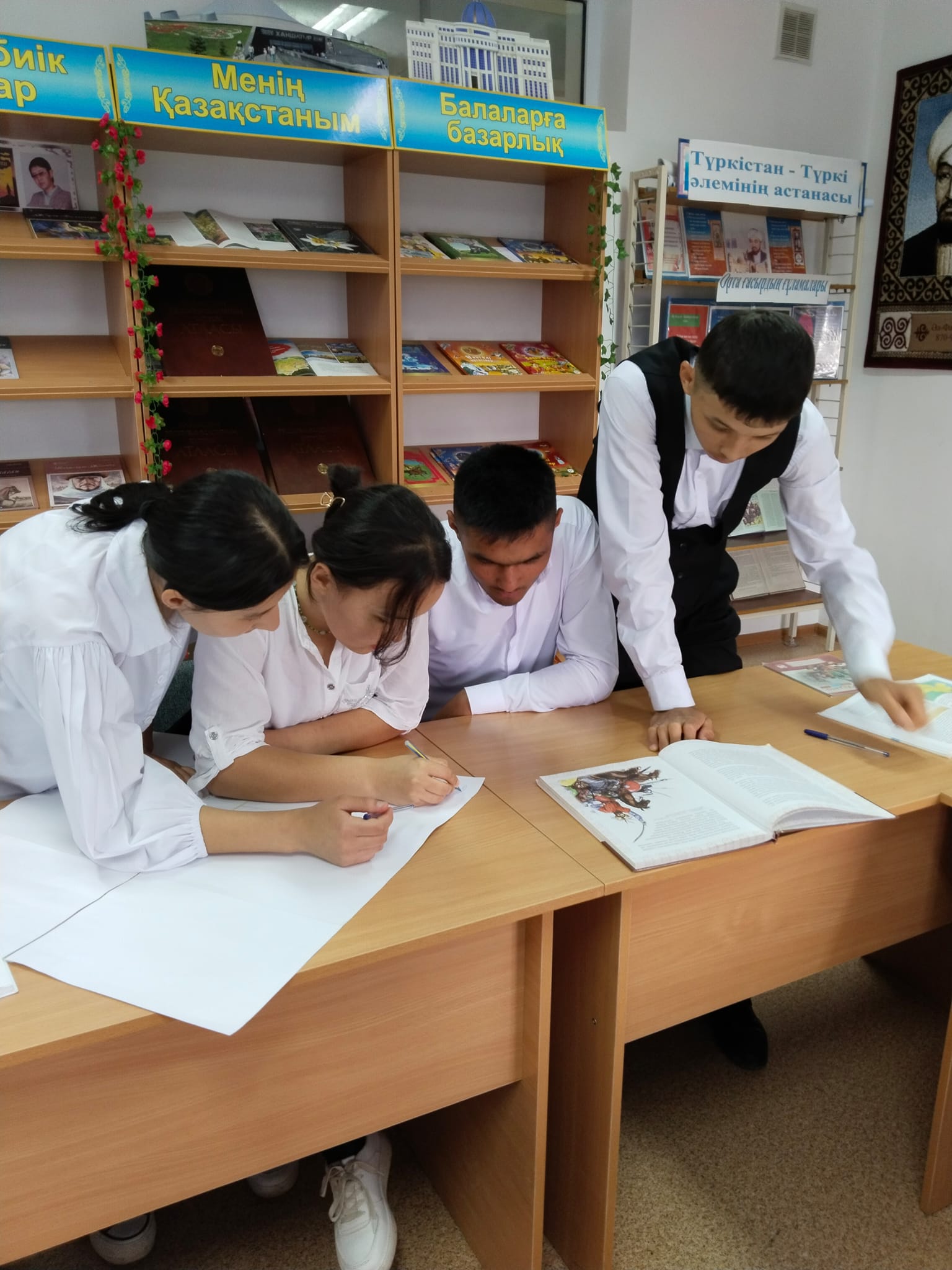 Сұлтан Бейбарыстың 800 жылдығына орай 10— сынып оқушылары арасында сыныптан тыс іс—шара болып өтті.
