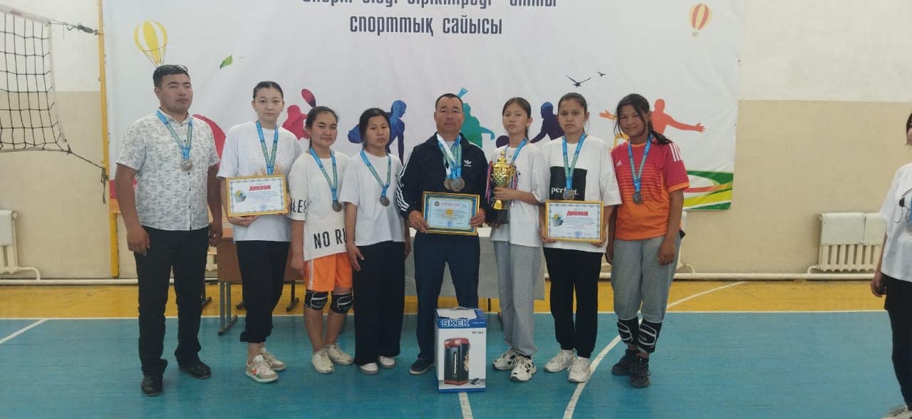 Қ Үкібаев атындағы №37 жалпы орта мектебі Education Department of Kerbulak district оқушылары жастар "волейбол" турнирінде жүлделі ІІІ орынды жеңіп алды.
