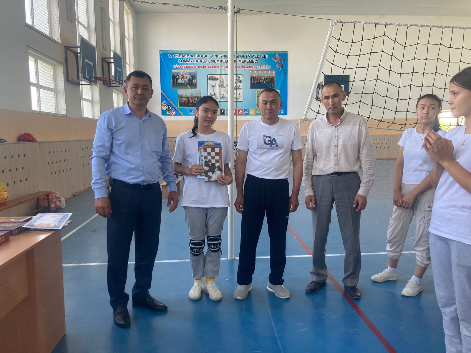 Қ Үкібаев атындағы №37 жалпы орта мектебі Education Department of Kerbulak districtнде"волейбол" турнирі болып өтті.
